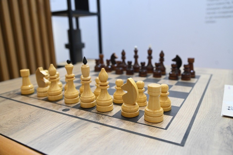    Российский шахматист обыграл спортсмена из Норвегии. Ольга ЮШКОВА