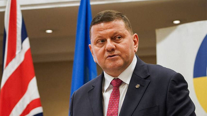    Британцы вполне могут заменить надоевшего Зеленского своей креатурой - Залужным. Фото: ТГ-канал @Zaluzhnui