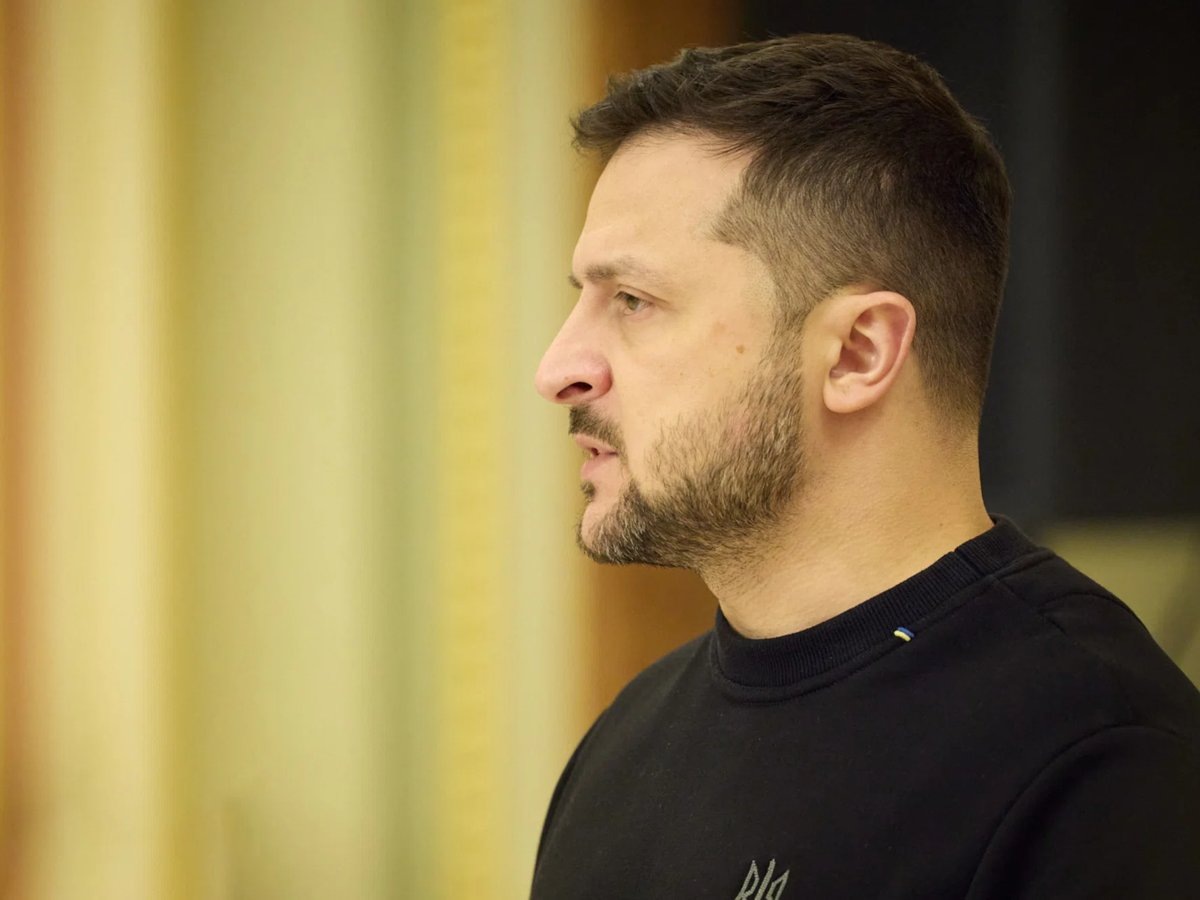     По словам Зеленского, информация об атаке на резиденцию Путина является недостоверной