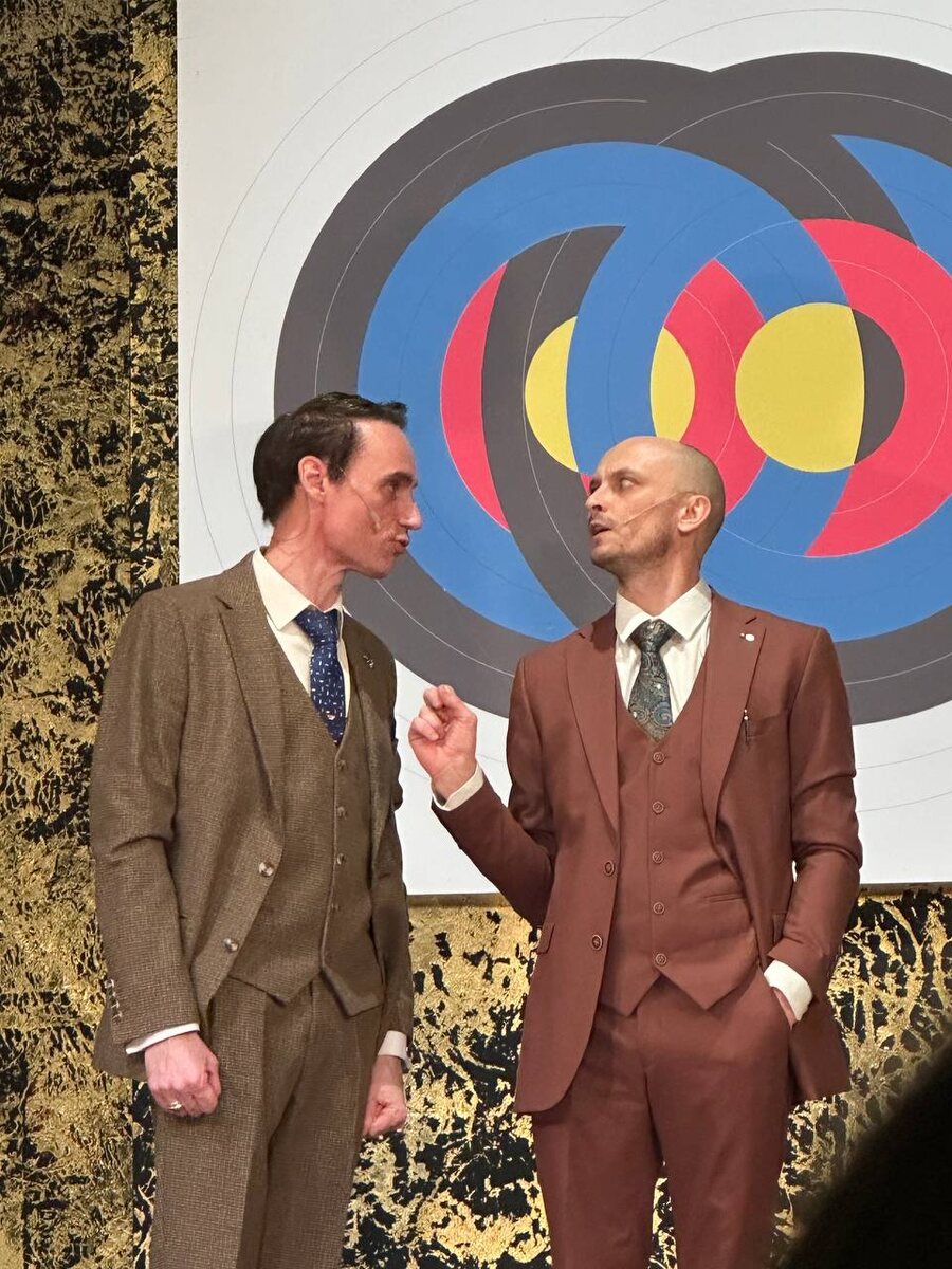 Сцена из спектакля «Маскарад». Театр на Таганке. Фото автора.