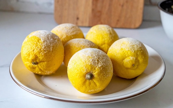 Замороженные лимоны можно использовать полностью