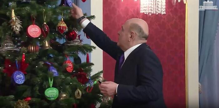 Мишустин исполнил новогодние мечты детей в рамках акции «Ёлка желаний». Обложка ©Telegram / Правительство России.