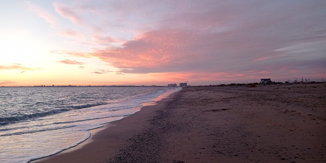 Поездка на материк, работа в Крыму и наша "долгостройка"