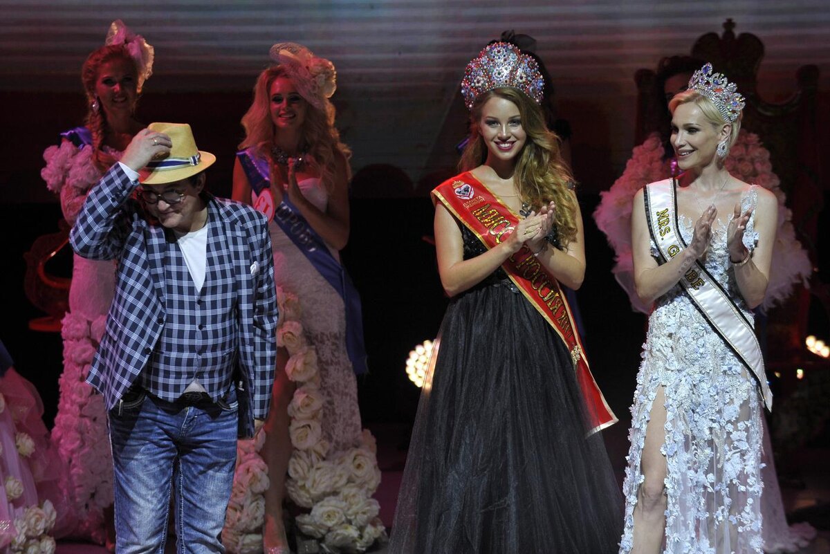 АГН "Москва"
Дмитрий Дибров рядом с победительницей конкурса "Миссис Россия" Полиной Дибровой