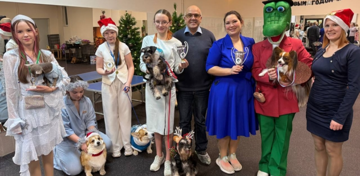    учшие наряды участников и их собак были отмечены отдельной наградой