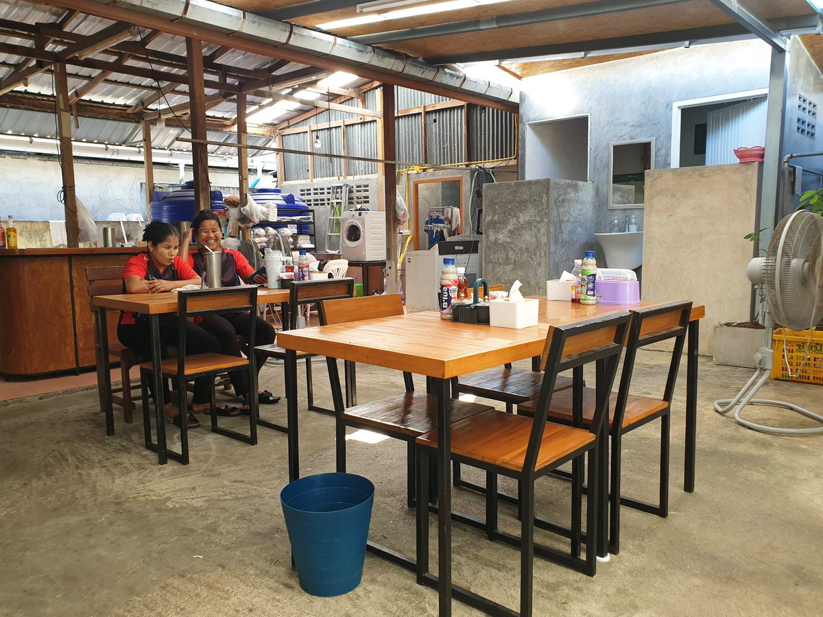 Общий вид зала кафе Noodle House 