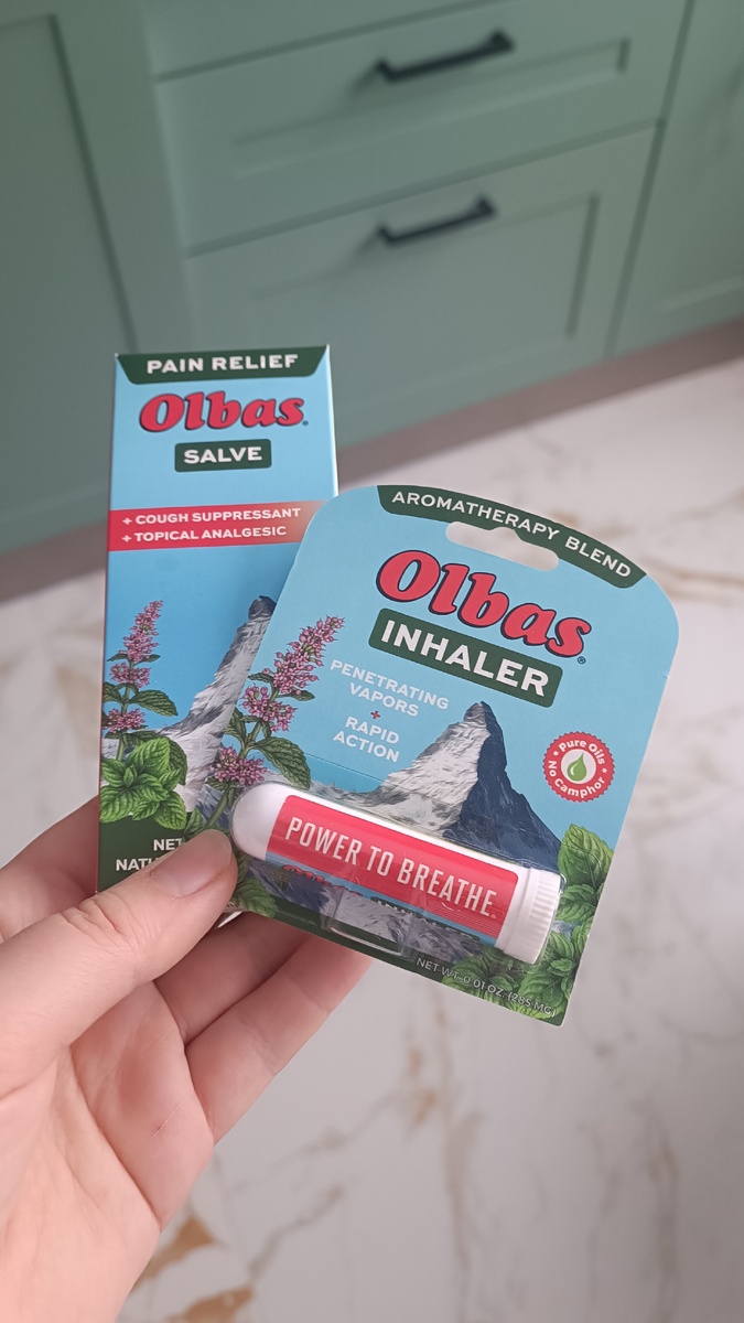 Это мазь растирка от кашля и карандаш ингалятор. Заказала на Usmall, посылка ехала полтора месяца, пришла как раз вовремя. Говорят, хорошие средства против вирусов 