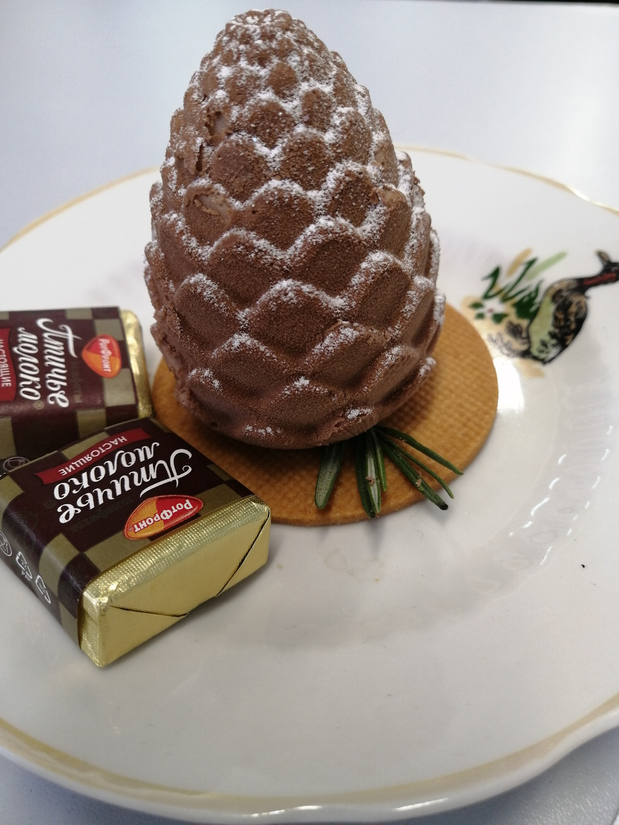 В этот раз мне досталась пирожное шишка 