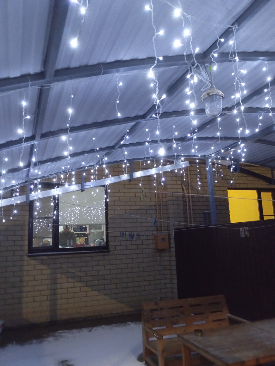 Огонечки во дворе подруги.