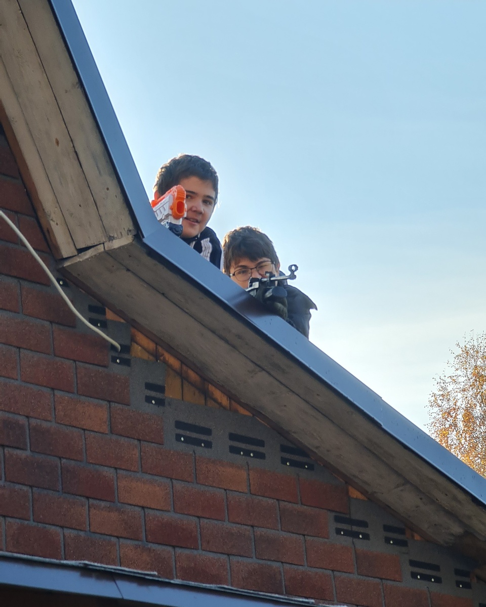 Снайперская пара в засаде