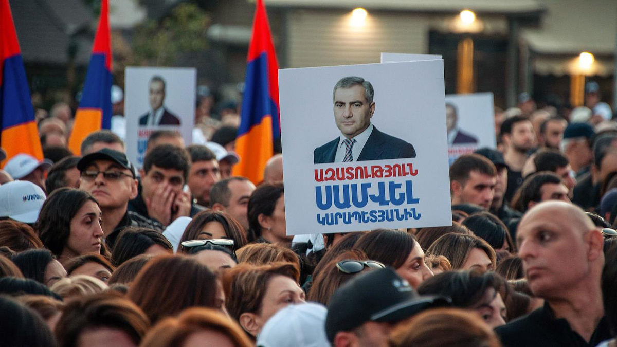   Александр Чернышевский / Коммерсантъ- Архивное фото. Акция протеста в поддержку предпринимателя Самвела Карапетяна, Ереван, Армения