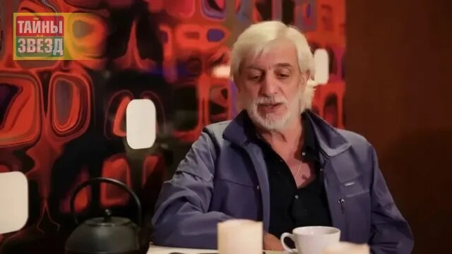 Кадр из интервью, Ефрем Амирамов