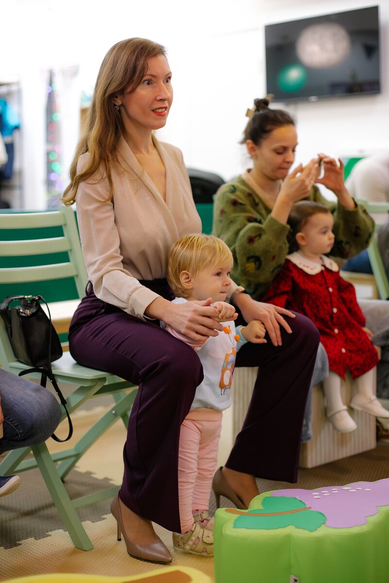 Лиза пока держит себя в руках 