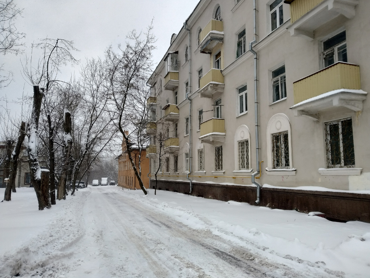 Дома по Каширскому шоссе д. 72 в декабре 2025 г., фото автора
