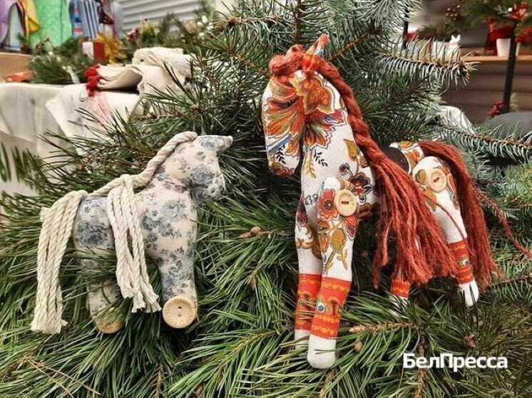     Из хлопка и вдохновения: белгородская мастерица делает елочные игрушки – символы года, Фото: Екатерина Алавердян/БелПресса