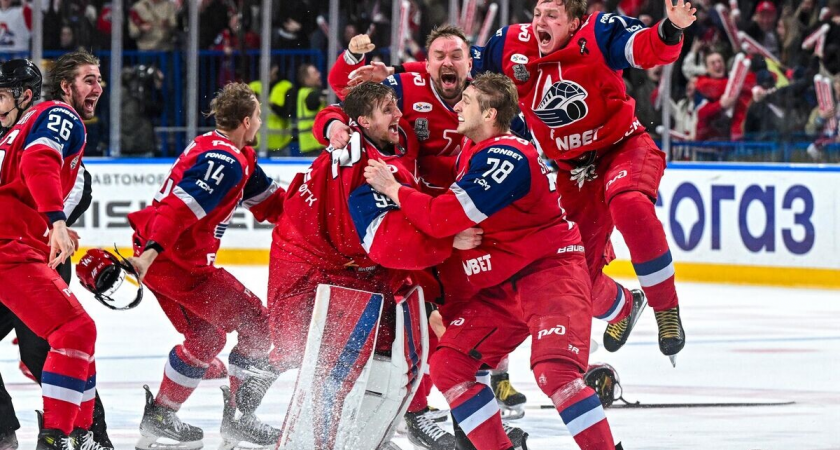    Игроки ХК "Локомотив" | © РИА Новости / Сергей Бобылев