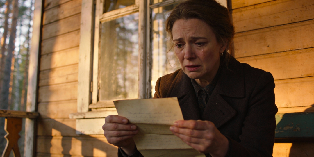 Она купила дачу мечты за полцены. Под полом нашла письмо, которое всё изменило