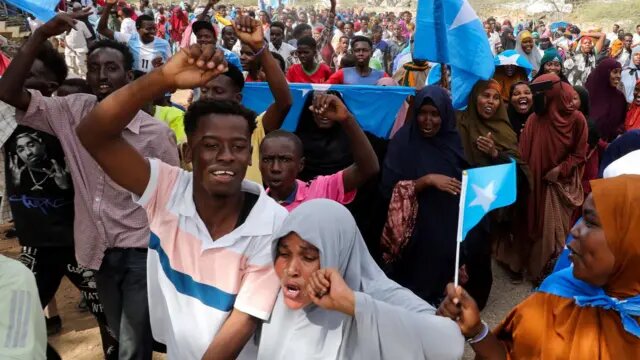 Подпись к фото,Демонстрации в Могадишо и других городах Сомали прошли мирноАвтор фото,Reuters