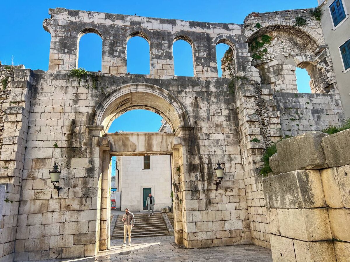 Серебряные ворота. Дворец Диоклетиана, Сплит, Хорватия. Фото автора 