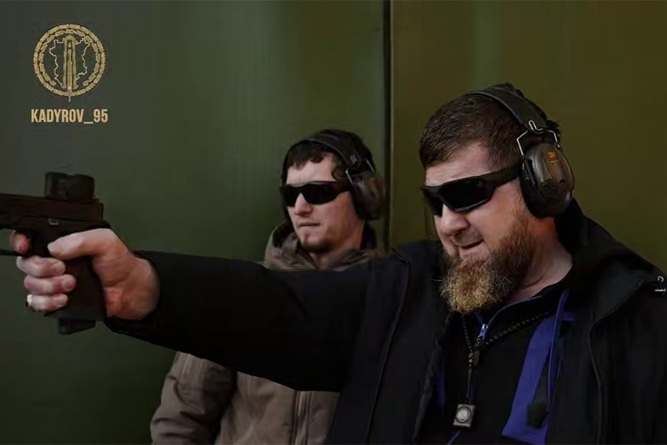    Рамзан Кадыров провёл тренировку по стрельбе и показал высокие результаты. Фото: кадр из видео ТГ-канала Рамзана Кадырова.