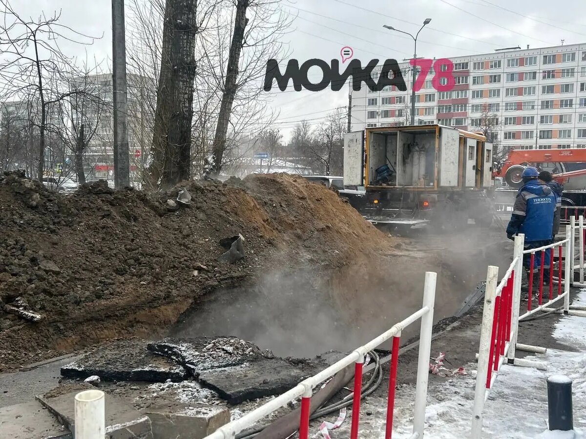    Прорыв на Бухарестской улице, 90. Фото: Мойка78