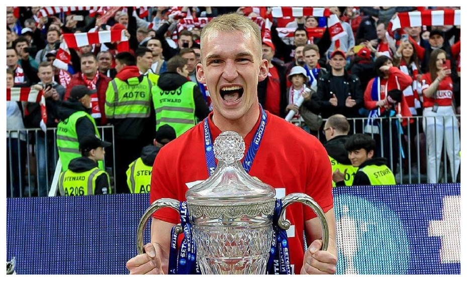    Защитник "Спартака" Даниил Денисом продлит контракт с красно-белым клубом, а не уедет в Италию. Фото: Личная страница Даниила Денисова в соцсетях