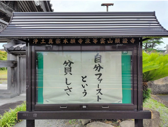 Вот как скоромно выглядит победитель