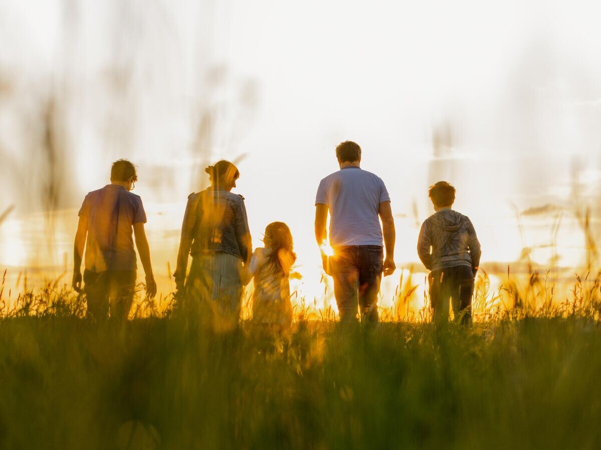    Семья с детьми | © iStock.com / SimonSkafar