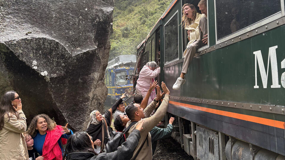     Один человек погиб и еще 30 пострадали при столкновении двух поездов в Перу REUTERS