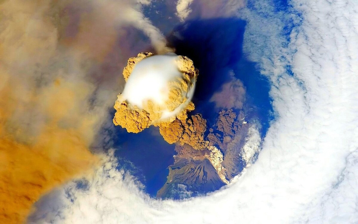 Вулкан Сарычева / МКС 