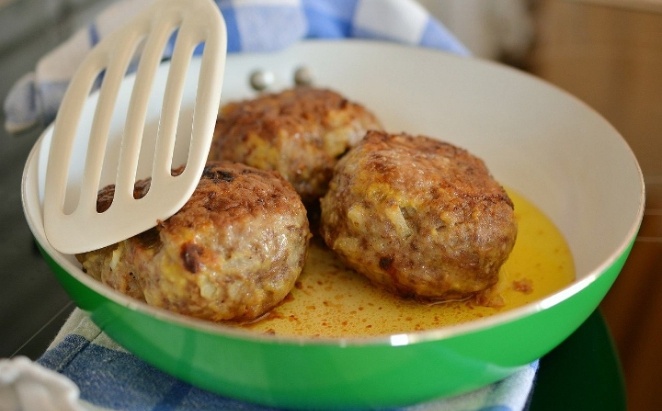 Про фарш для котлет: зачем нужно молоко - и нужно ли замачивать в нем хлеб. 3 хитрости поваров - хозяйкам на заметку