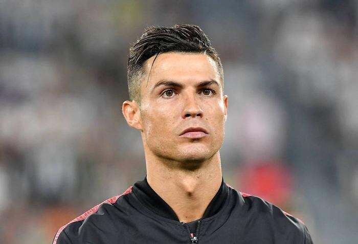 Криштиану Роналду. Обложка © Shutterstock / FOTODOM / sbonsi