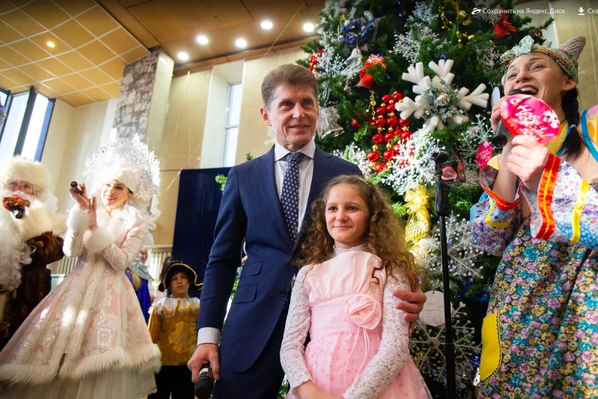    Губернатор пожелал приморцам здоровья, счастья и надёжных друзей