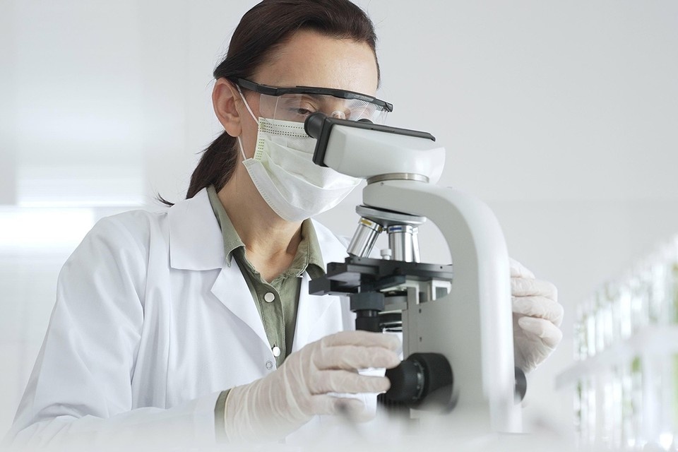    2025 год стал для онкологов России и всего мира временем ярких открытий. Фото: Volha_R/Shutterstock/Fotodom