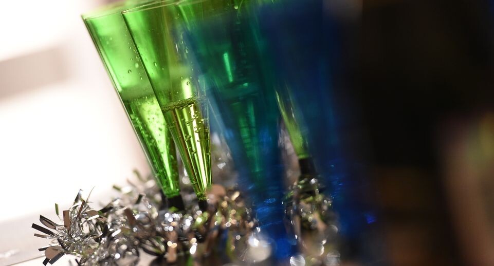    Эксперимент РИАМО: какое шампанское выбрать на Новый год / Медиасток.рф