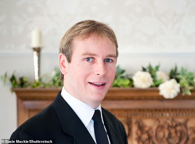 Дворецкий Грант Харрольд во время работы на Королевскую семью. 