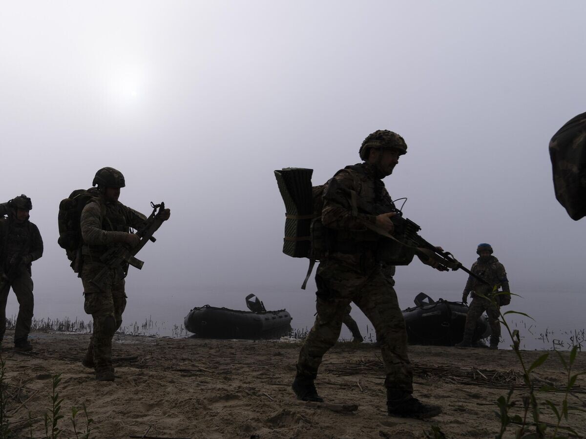    Украинские военнослужащие | © AP Photo / Mstyslav Chernov