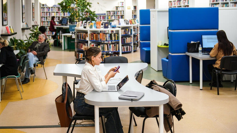     Россияне все чаще отказываются от англицизмов в речи ИЗВЕСТИЯ/Сергей Лантюхов