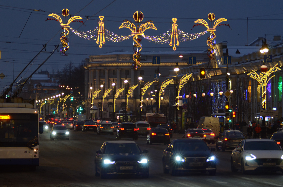 Общественный транспорт Петербурга в новогоднюю ночь будет работать круглосуточно.  Фото: Фото: ФедералПресс / Татьяна Буторина