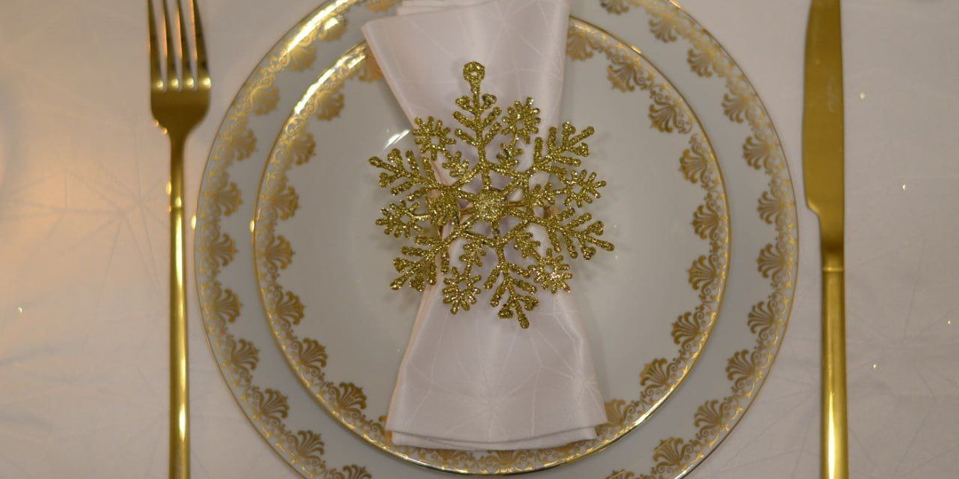 Снежинки на фарфоре