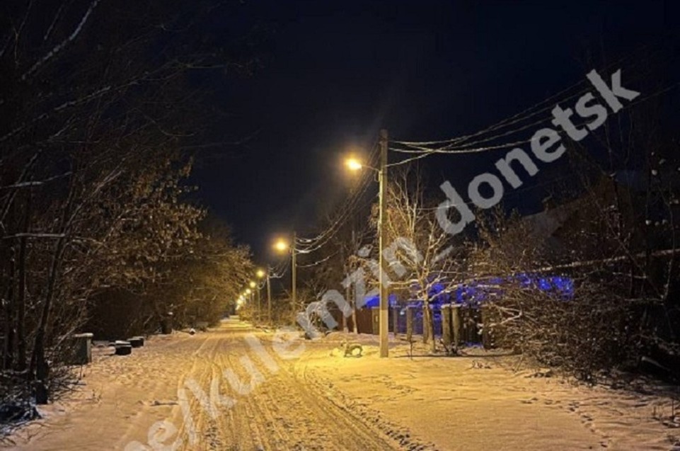    В поселке Брикетный вновь зажглись фонари. Фото: ТГ/Кулемзин