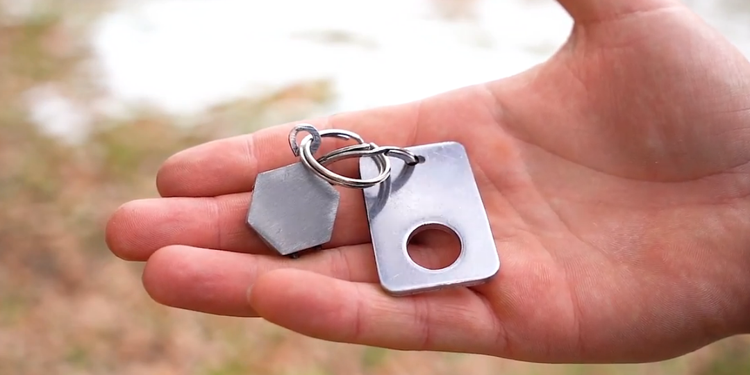 Как из обычного болта сделать брелок с секретом