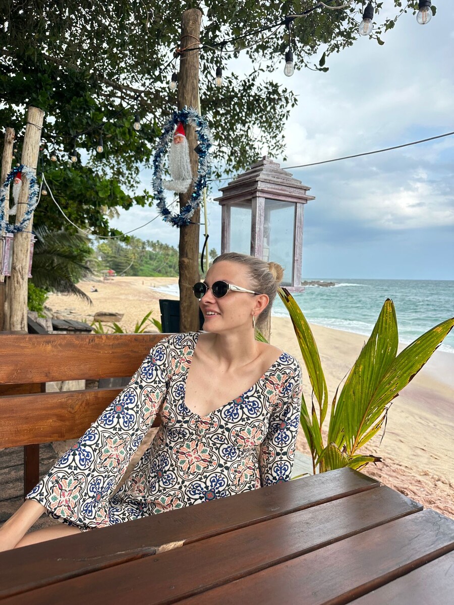 Прилетал к внучке - Марине