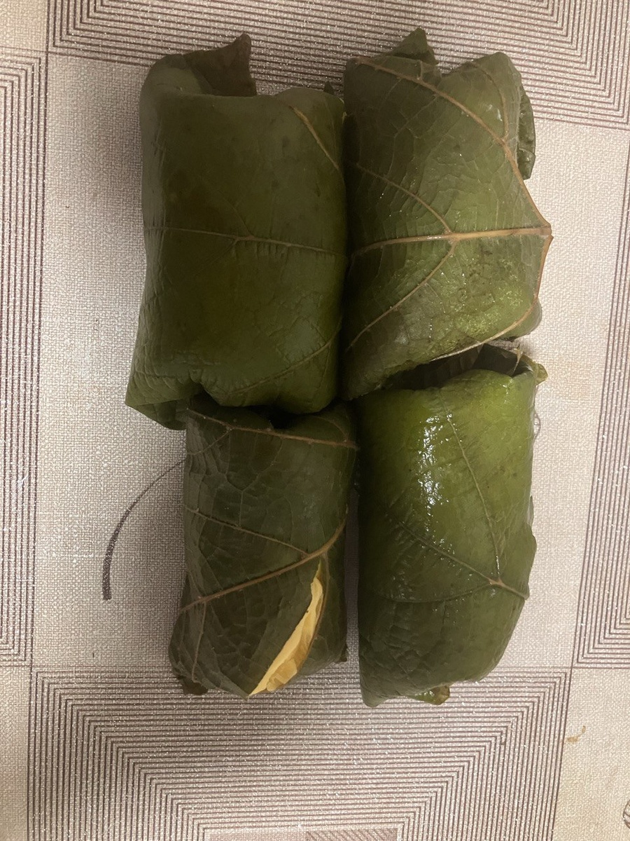 Рулетики из виноградных листьев с ветчиной