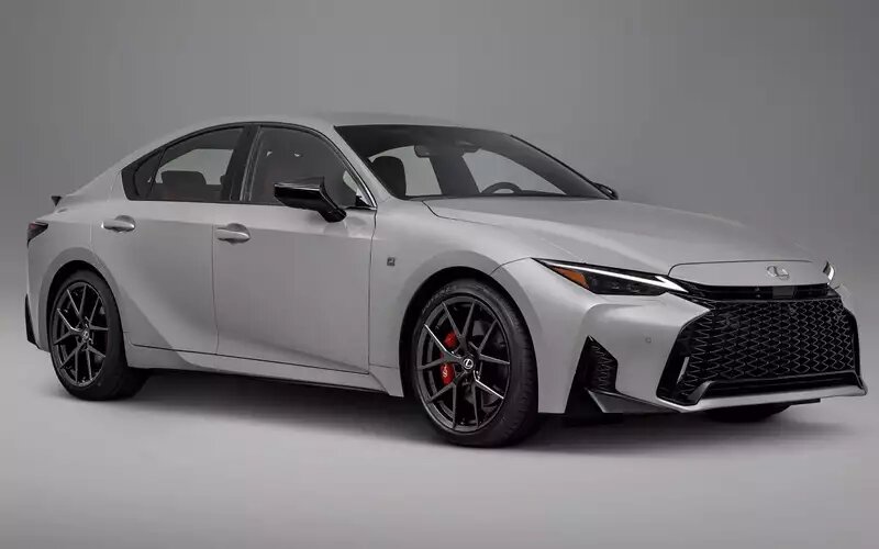    Lexus IS 2026