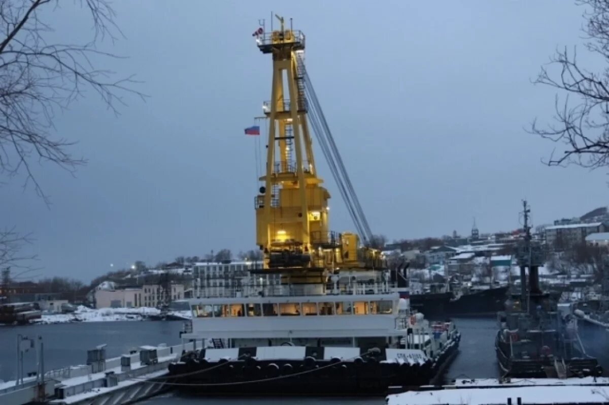    Новый плавучий кран СПК-150 вошел в состав Тихоокеанского флота на Камчатке