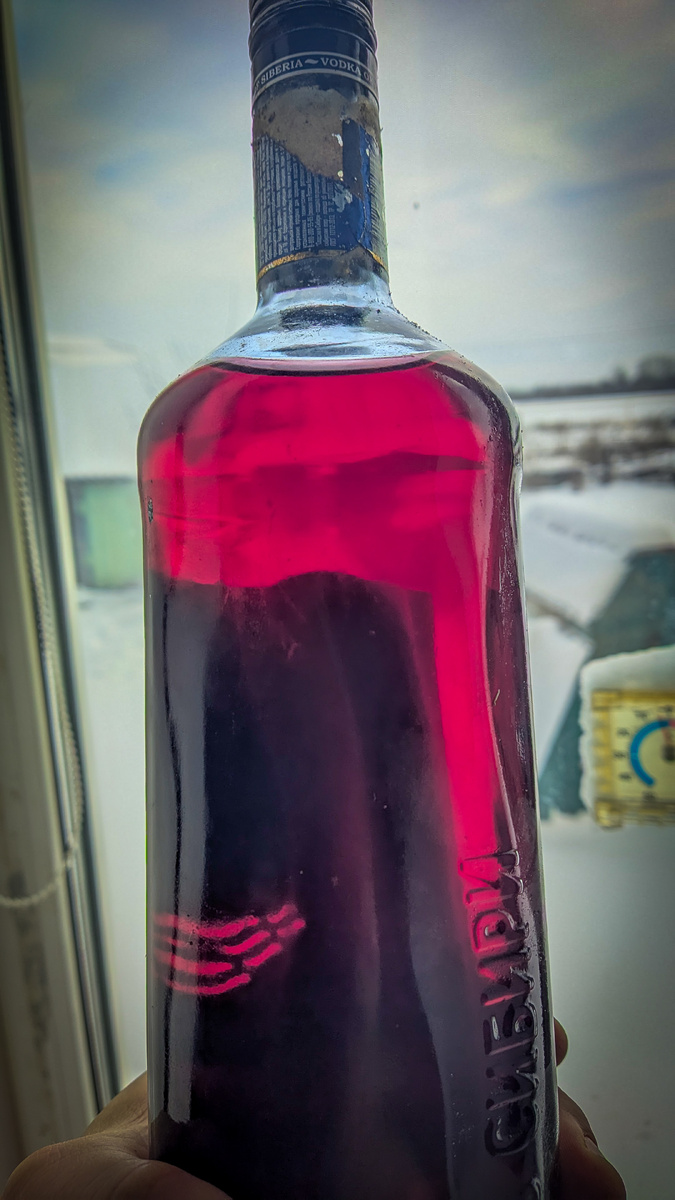 Вино из красной смородины. Полгода выдержки. Название Месяц урожая.