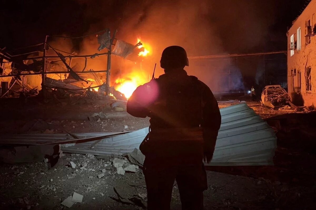    В течение ночи несколько волн «Гераней» атаковали военные и энергетические объекты в Одессе.