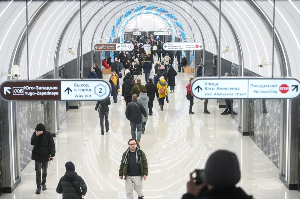    Одно из событий года - открытие двух станций на новой (коричневой) ветке метро. В планах у города еще не один десяток станций. Алексей БУЛАТОВ