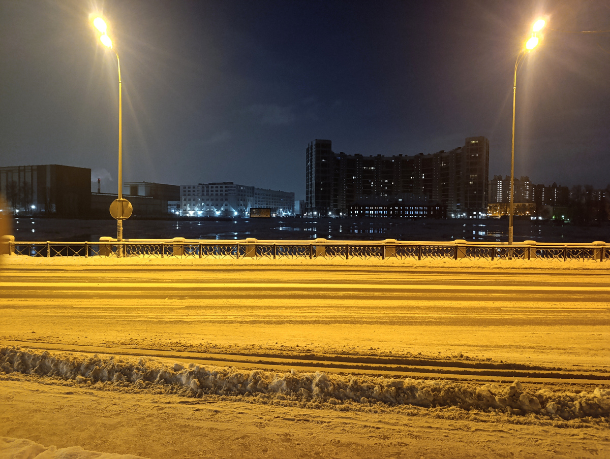 Нева напротив дома. 